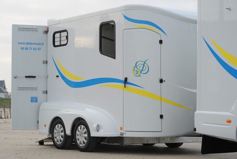 Transport acheminement des chevaux de course logistique